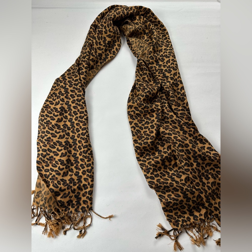 Cheetah print scarf. Lightweight. No known flaws. 100% acrylic. Approx 25x48 in